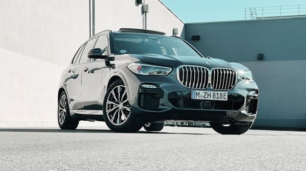 Can You Achieve a Lower Ride Height on a BMW X5 with Air Suspension Modifications?